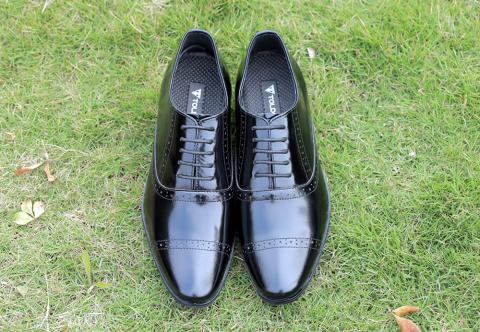 Giày Cao Nam Khác Gì Giày Thường? So Sánh Chi Tiết