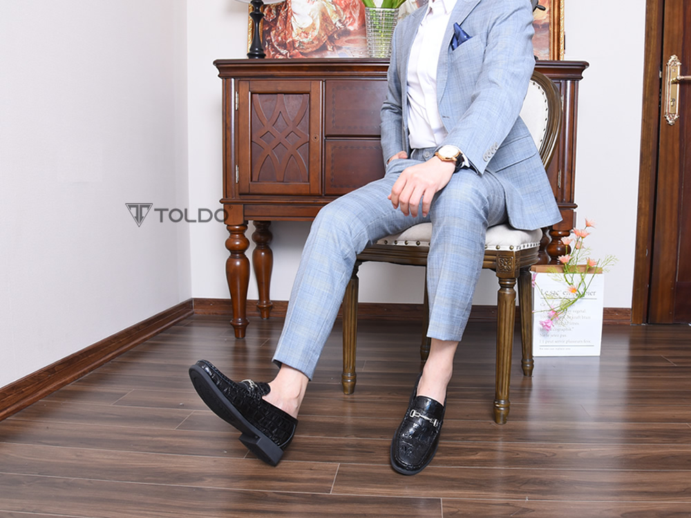 Giày cao 7cm họa tiết vân cá sấu