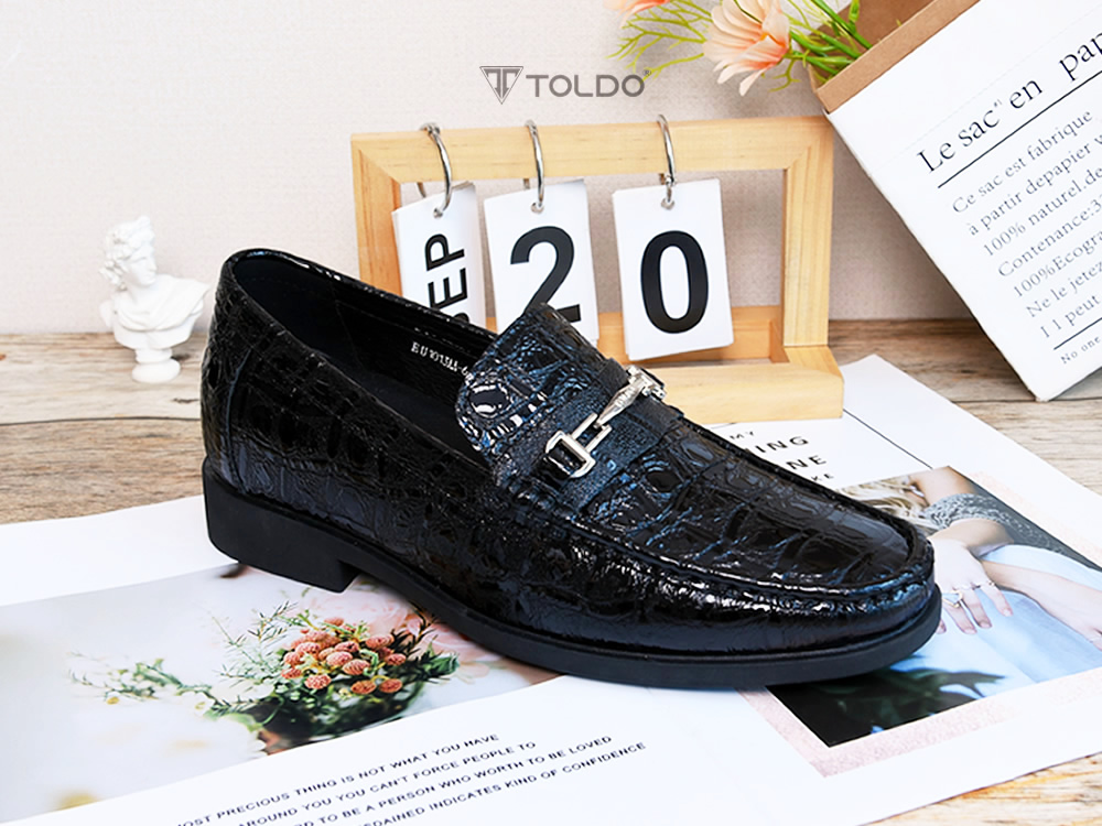 Giày cao 7cm họa tiết vân cá sấu