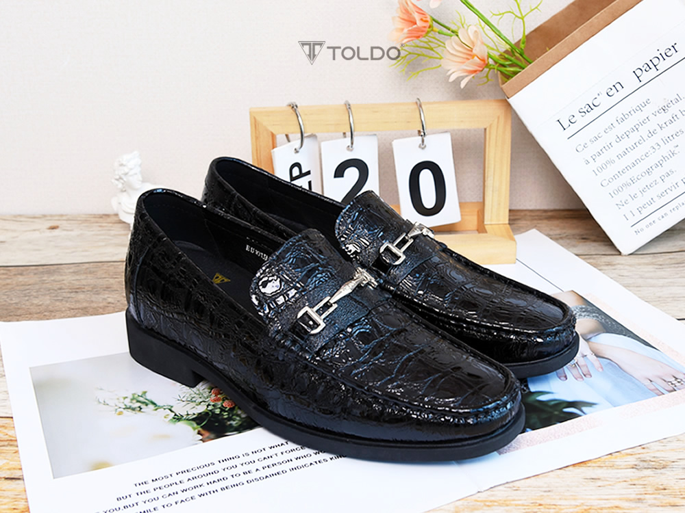 Giày cao 7cm họa tiết vân cá sấu