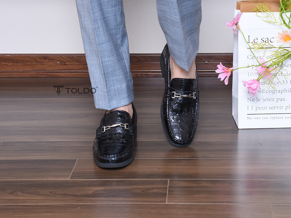 Giày cao 7cm họa tiết vân cá sấu
