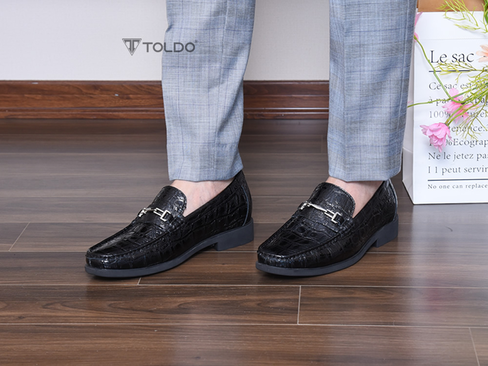 Giày cao 7cm họa tiết vân cá sấu