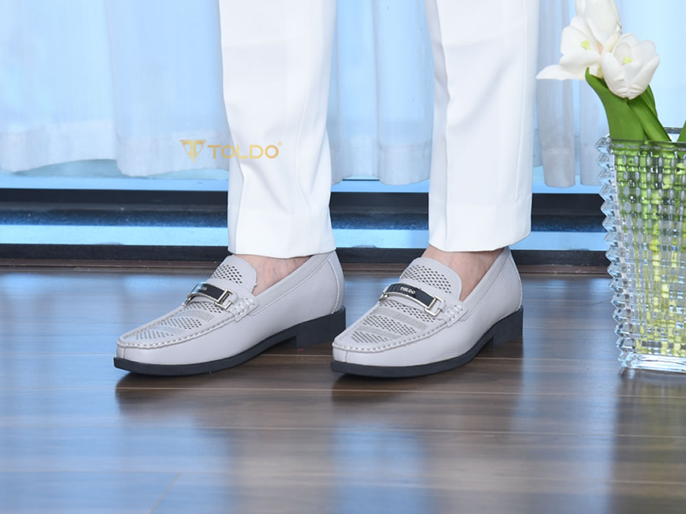 Giày nam cao 7cm thoáng khi đế khâu