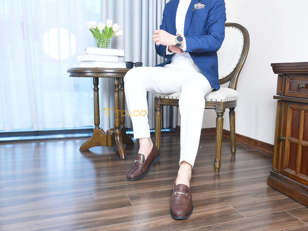 Giày cao 7cm vân cá sấu đế khâu