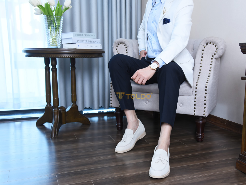 Giày cao 6cm da lộn màu trắng be