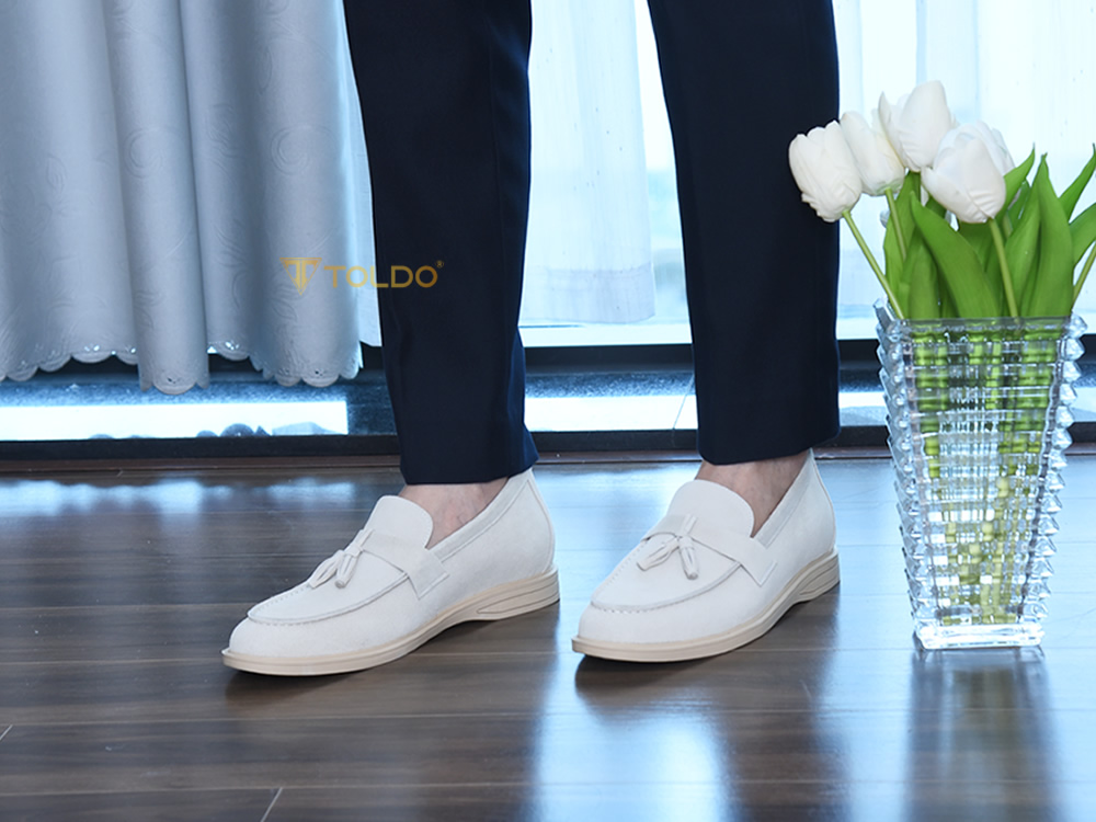 Giày cao 6cm da lộn màu trắng be